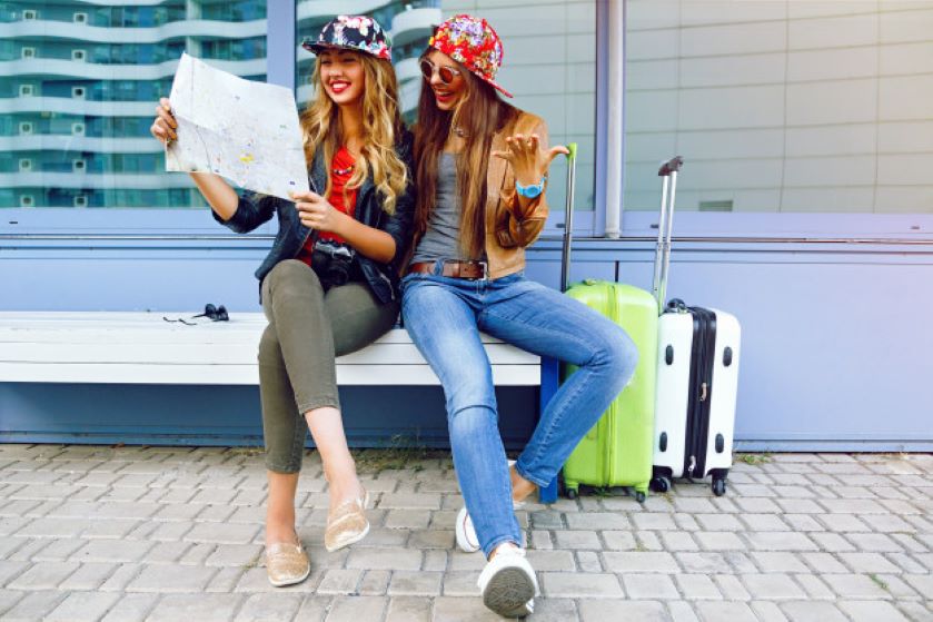 girls traveling